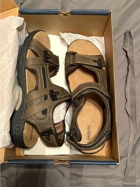 Magellan Outdoors Men’s Brown Leather-Look Adjustable Sport Sandals. New